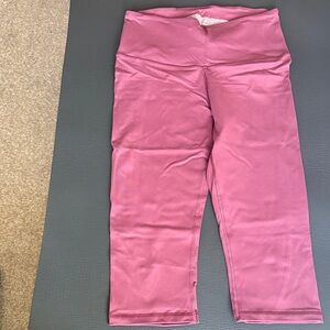 Like New Sz M Victoria Secret Sport Knockout Crop Leggings